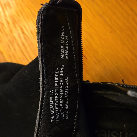 4/$25 ๐ Kensie Suede Boots - Picture 4 of 16